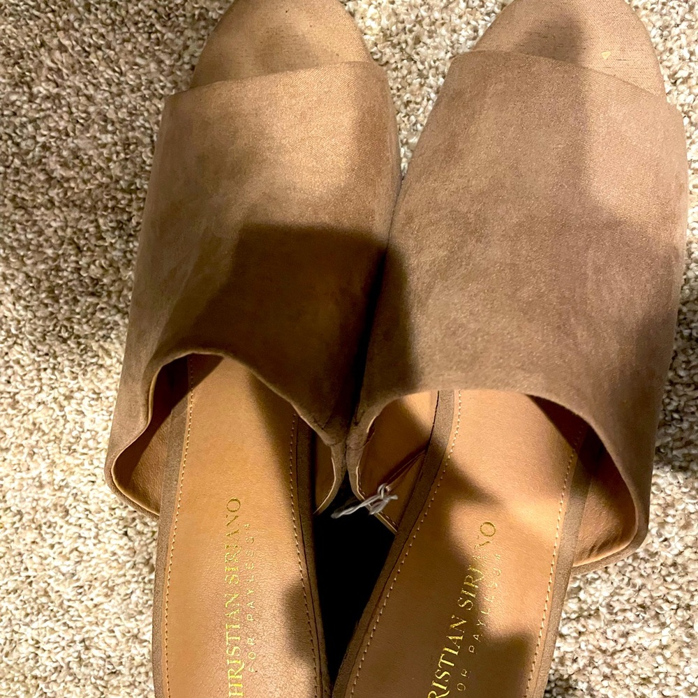 Size 11 nude pumps